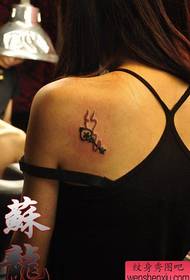 girl shoulders Good-looking totem key tattoo pattern
