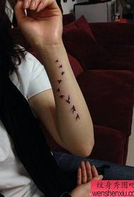 мала популарна шема на тетоважи на птици