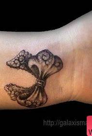 Девојките зглобовите мала и популарна шема на тетоважи со лак чипка