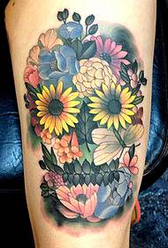 A popular personality of the flower tattoo pattern