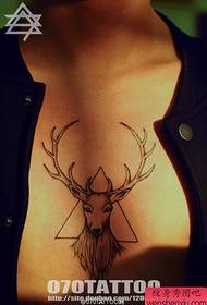 tatuaż weterana działa tatuaż na jelenie w klatce piersiowej