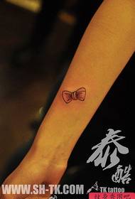 κορίτσι μόδα βραχίονα Μικρό μοτίβο τατουάζ τόξο