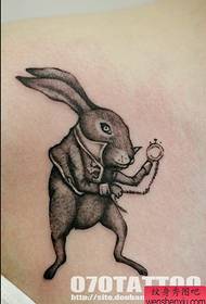 donner Tout le monde recommande une photo d'un tatouage de lapin personnalisé