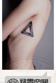 belli costelli laterali pupulari mudellu di tatuaggi di triangulu delicatu