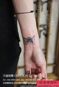 girl's wrist small and popular bow tattoo pattern