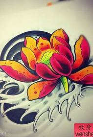 yon popilè tradisyonèl lotus modèl tatoo