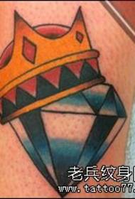 Сликата за шоу на тетоважа препорачуваме мала свежа дијамантска круна