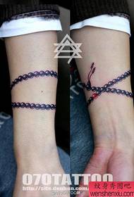 djevojka ruku popularni jasan uzorak narukvica tetovaža