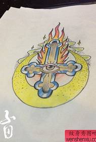 一幅精美流行的十字架纹身图案
