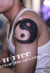 muški krak klasični uzorak kapljice vode trag tattoo pattern