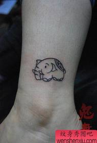 女の子の足かわいい象のタトゥーパターン
