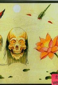 un popular clasic set de craniu și lotus manuscris tatuaj