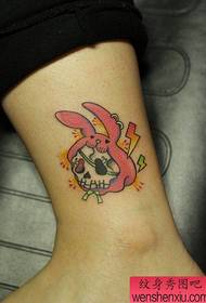 modello di tatuaggio teschio kawaii piccolo gambe ragazza
