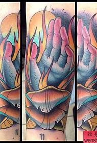 americký styl ruční tetování na paži