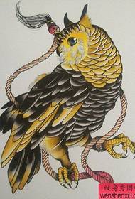 un manuscris de tatuaj de bufniță a școlii vechi pentru modă