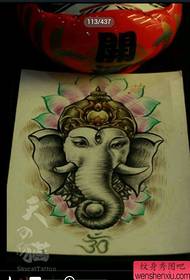 popularni rukopis za estetske tetovaže slona