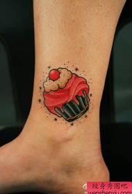 Patrón de tatuaje de helado de pierna popular para niñas