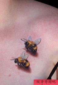 girls cute little bee tattoo pattern on the chest