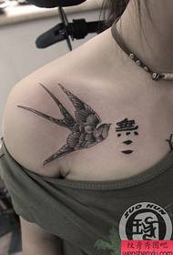 girl's shoulders look good little swallow tattoo pattern