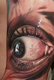 strašlivé 3D tetování s velkýma očima je děsivé