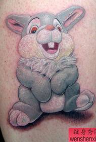 Noge slatka crtani uzorak tetovaža zeca
