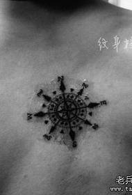 boy's back fashion compass tattoo pattern