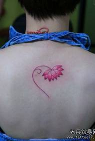 Kız geri küçük taze renkli küçük lotus dövme deseni