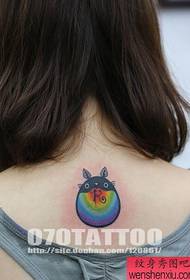 meisje terug kleurrijk chinchilla's tattoopatroon