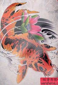 ładny kolorowy rękopis tatuażu z kalmarów i lotosu