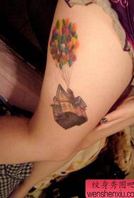 jentebein ballong med tatoveringshusmønster