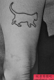 vienkāršs un jauks kaķu tetovējuma modelis meiteņu kājām