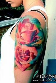 超炫的写实彩色玫瑰花纹身图案