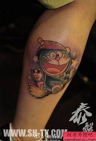 dziewczęca noga wzór z tatuażem z kotem z kreskówek