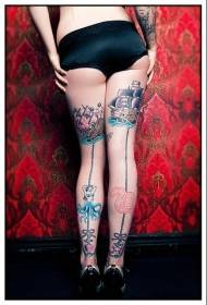 le gambe di ragazze sexy colorano vari disegni di tatuaggi di animali di fantasia