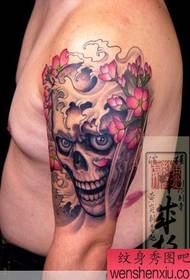 Хуан Ян Хуан Цвят татуировка череп на ръката работи