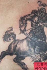 Konstelazioen tatuaje eredua: bularrean Sagittarius tatuaje eredua