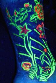 Ma tattoo a Lin Rui fluorescent pansi pa kuwala kwa usiku samachita nsanje O
