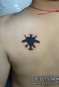 a totem liefde en vliegtuig tattoo patroon