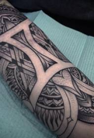 Tattoo Gemini natatanging itim na linya ng pattern ng tattoo ng Gemini