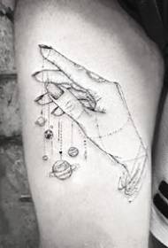 မောဂျီသြမေတြီသေးငယ်တဲ့လတ်ဆတ်တဲ့ထိုးဆေး tatoo ပုံစံ