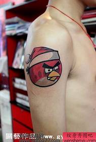 το χέρι θυμωμένος μοτίβο τατουάζ πουλιών