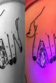 heel mooi tattoo-patroon met fluorescerend tattoo-effect