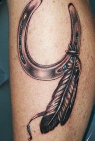 patrón de tatuaje de pluma y herradura