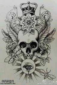 ręcznie malowany wzór kwiatowy tatuaż czaszki korony