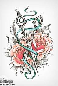 Rukopisné nožnice na kvetinové tetovanie