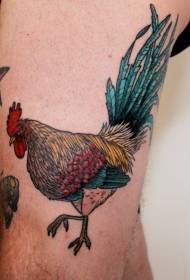 Patrón de tatuaje de gallo brillante de color de muslo