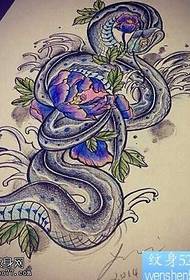 Χειρογράφημα φίδι χρυσάνθεμο μοτίβο τατουάζ