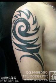 Armkule atmosfære totem tatoveringsmønster