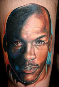 Armkleur Michael Jordan portret tattoo foto
