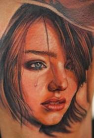 रंग सुंदर तरुण रडत मुलगी पोर्ट्रेट वास्तववादी गोंदण नमुना